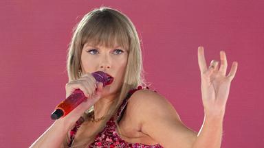US-Sängerin Taylor Swift steht in der Veltins-Arena auf der Bühne.
