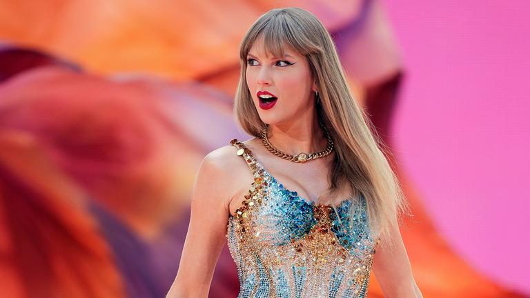 Die Sängerin Taylor Swift auf einer Bühne, aufgenommen am 21.06.2024