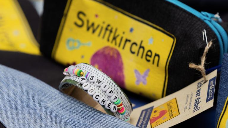 Swiftkirchen verkauft upcycelte Fanprodukte aus Dekomaterial