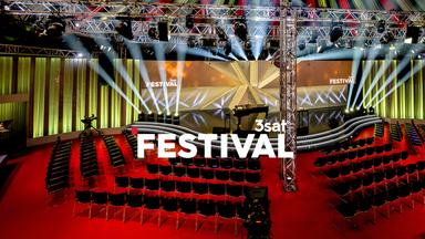 Bühne für das 3sat-Festival wird ausgeleuchtet