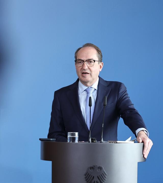 Dobrindt: "Wir stärken unsere Polizeiarbeit"