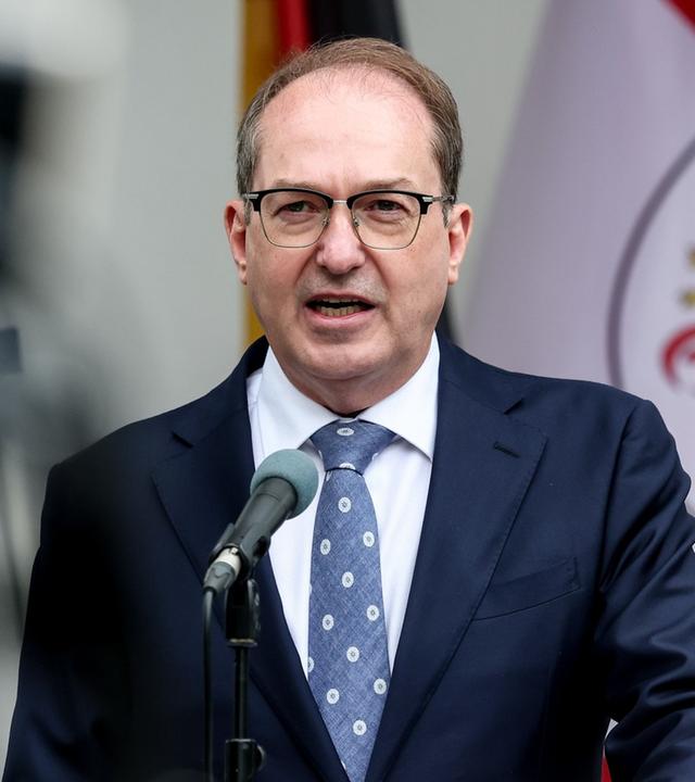 Dobrindt zum Start des EU-Asylsystems GEAS