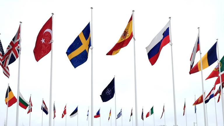 Flaggenzeremonie zum NATO-Beitritt Schwedens