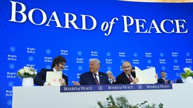 Unterzeichnungszeremonie "Charta des Friedensrats"