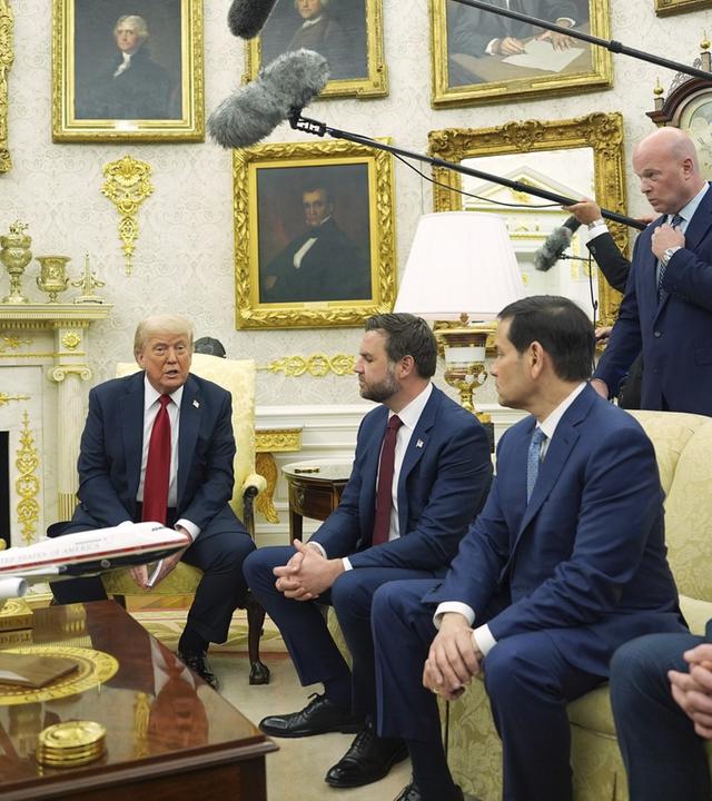 US-Präsident Donald Trump und NATO-Generalsekretär Mark Rutte im Gespräch