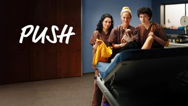 Nalan Arzouni (Mariam Hage), Anna Koch (Anna Schudt), und Greta Malinger (Lydia Amasko)