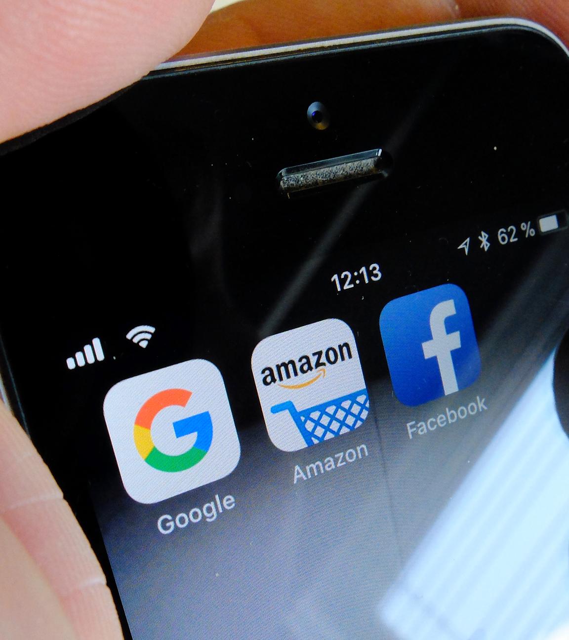 Apps der Tech-Giganten auf einem Smartphone