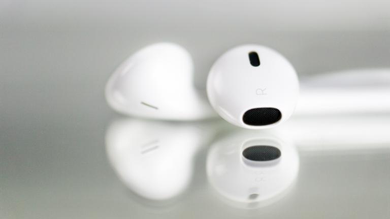 Typical Kopfhörer auf Spiegel-Podcast-Angebote des ZDF