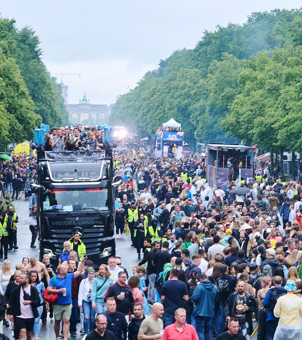 Techno-Parade Rave The Planet in Berlin, aufgenommen am 12.07.2025