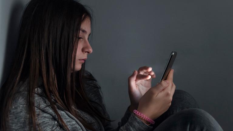 Archiv: Jugendliche am Smartphone