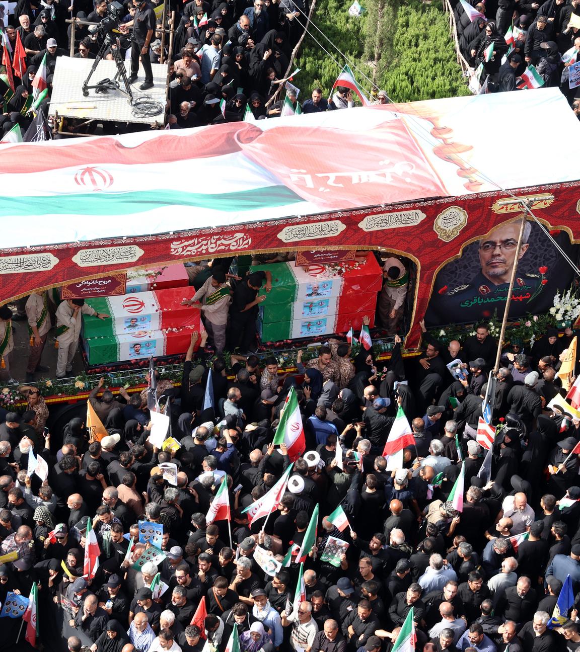 Trauerfeier für getötete Generäle in Teheran