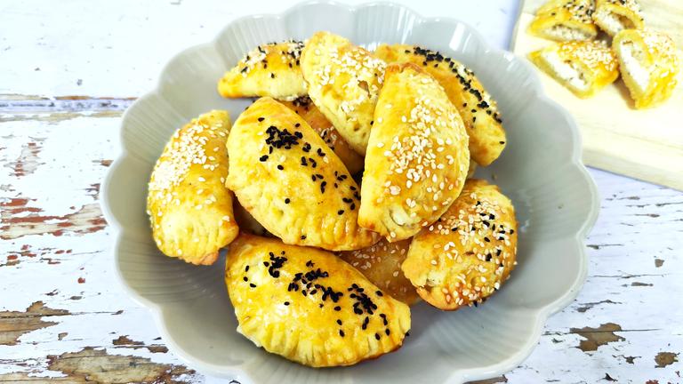 Griechische Teigtaschen mit Fetacreme