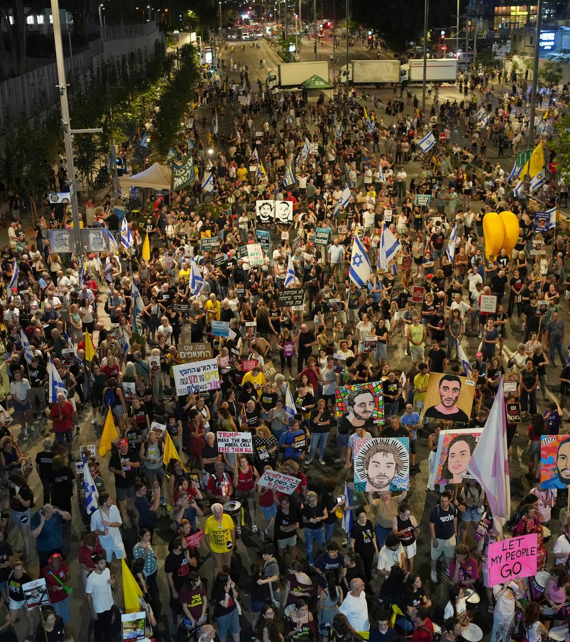 Tel Aviv: Menschen nehmen an einer Demonstration teil.