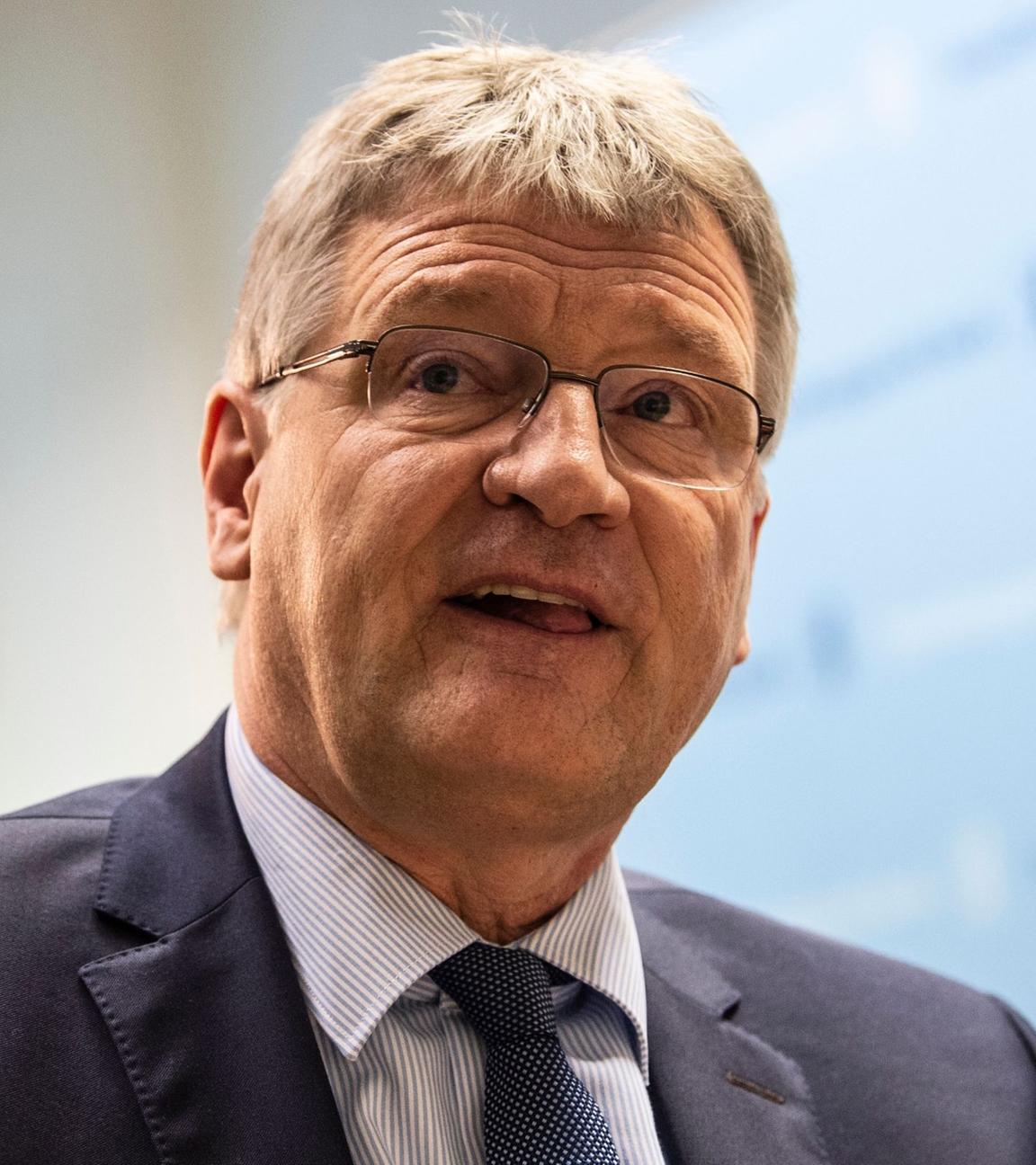 AfD-Chef Jörg Meuthen vor Beginn der Verhandlung .