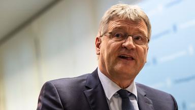 AfD-Chef Jörg Meuthen vor Beginn der Verhandlung .