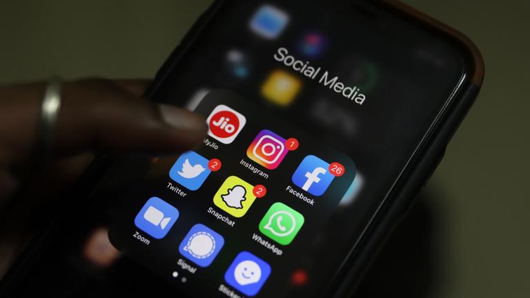 Apps von Facebook auf einem Smartphone. Symbolbild