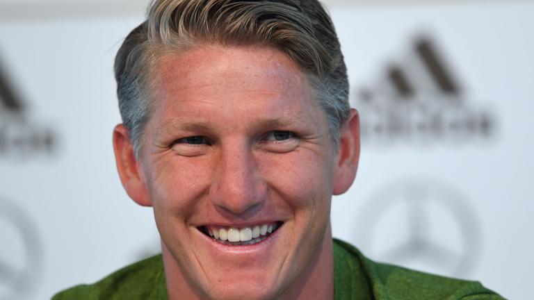 Bastian Schweinsteiger spricht auf Pressekonferenz. Archivbild
