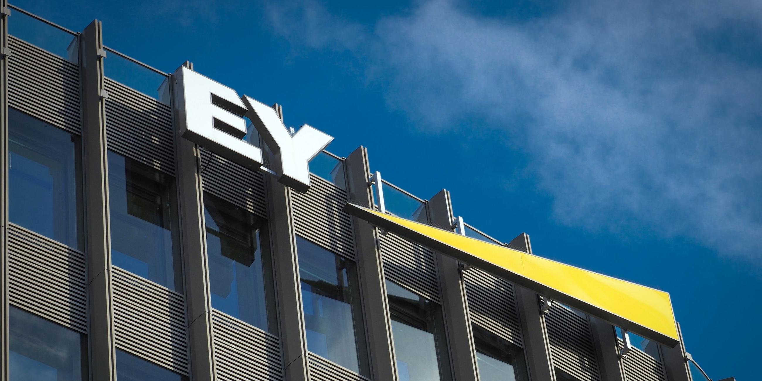 Das Logo der Beratungsfirma Ernst&Young. Symbolbild