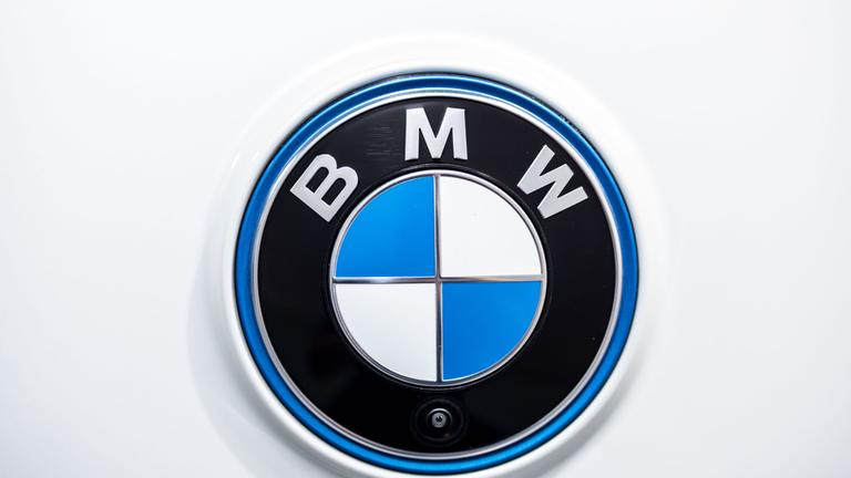Das Logo von BMW.
