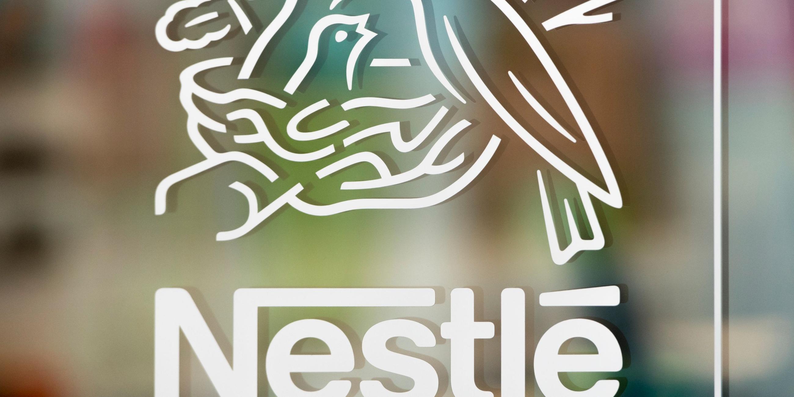 Das Logo von Nestlé.