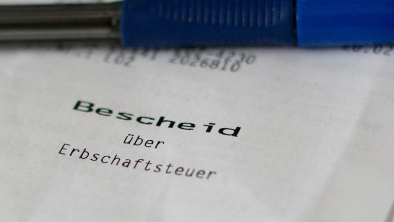 Ein Bescheid über die Erbschaftsteuer. Archivbild