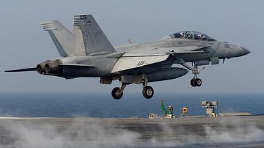 Ein Kampfflugzeug vom Typ F/A-18 Hornet. Symbolbild