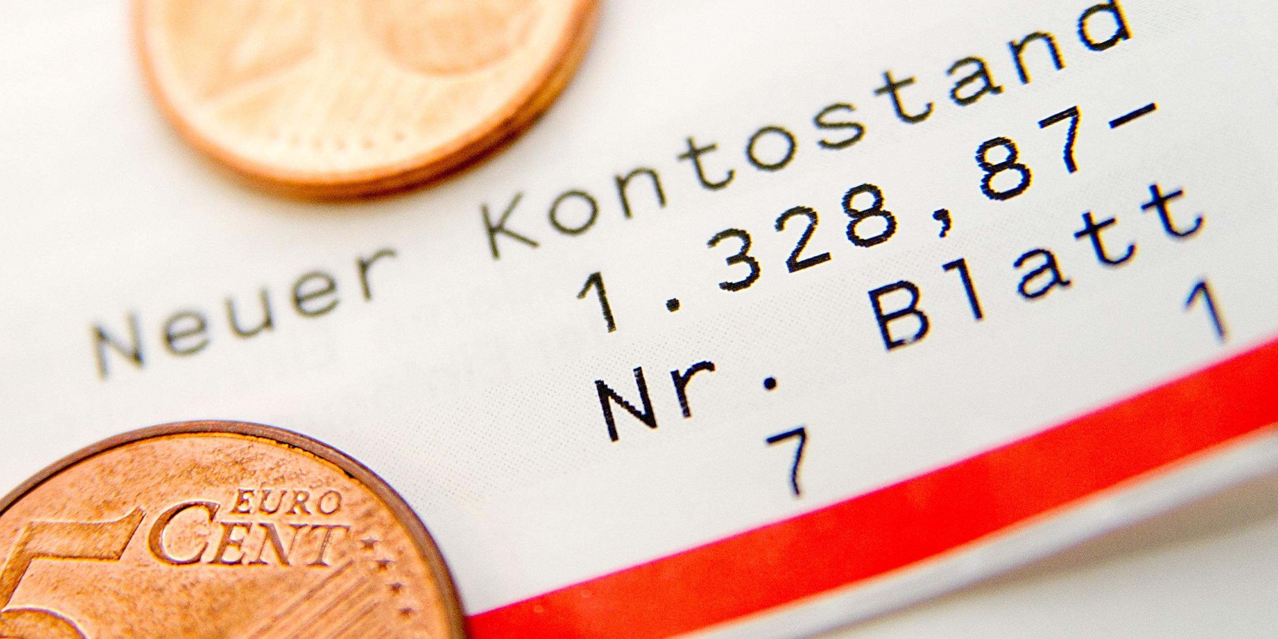 Ein Kontoauszug zeigt den aktuellen Kontostand. Symbolbild