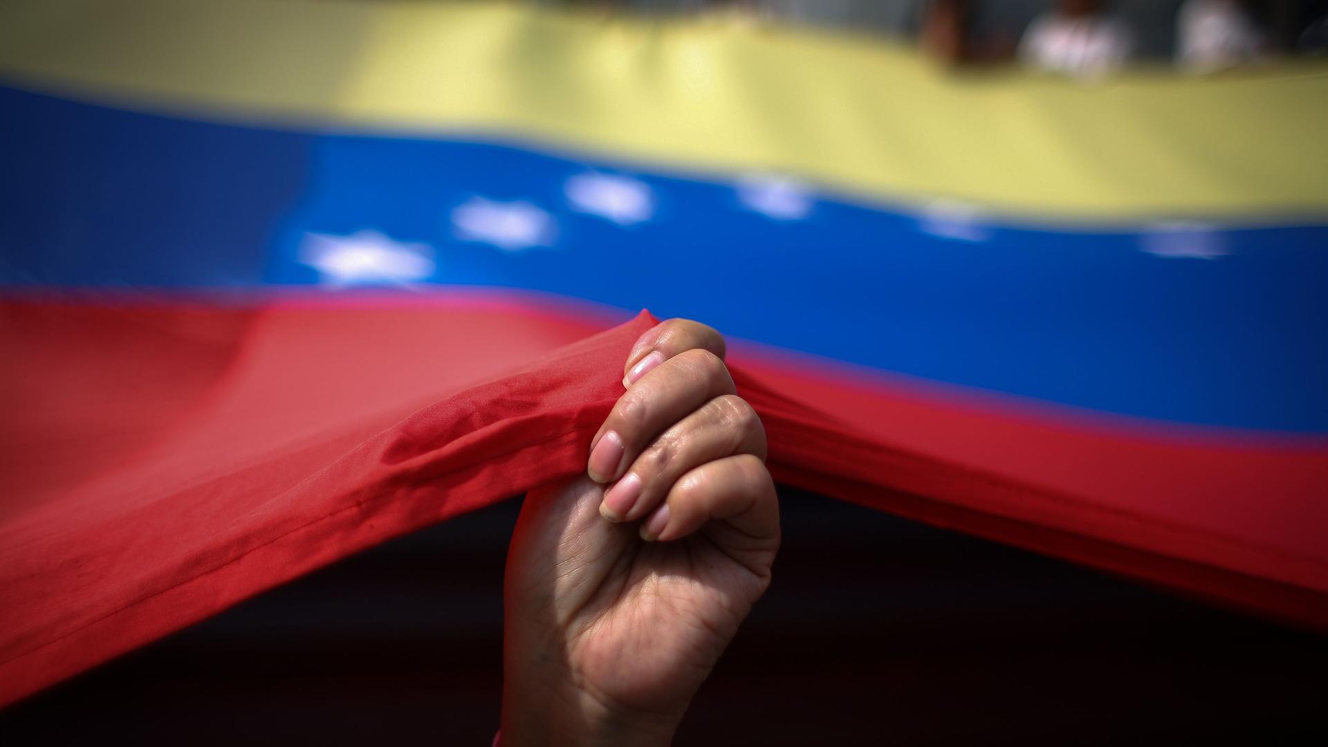 Eine venezolanische Flagge. Archivbild