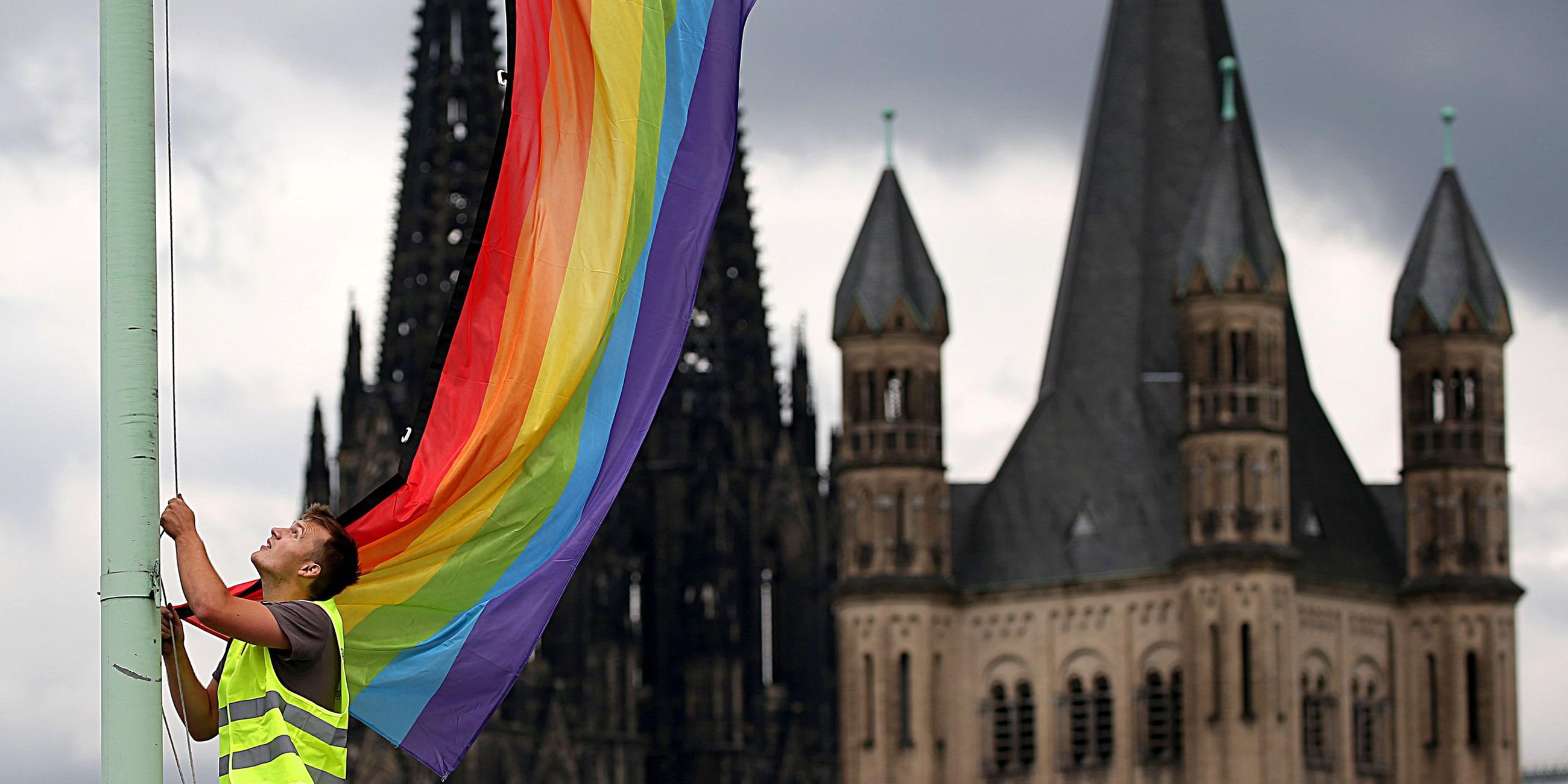 Frauenverbände protestieren gegen Segnungsverbot.