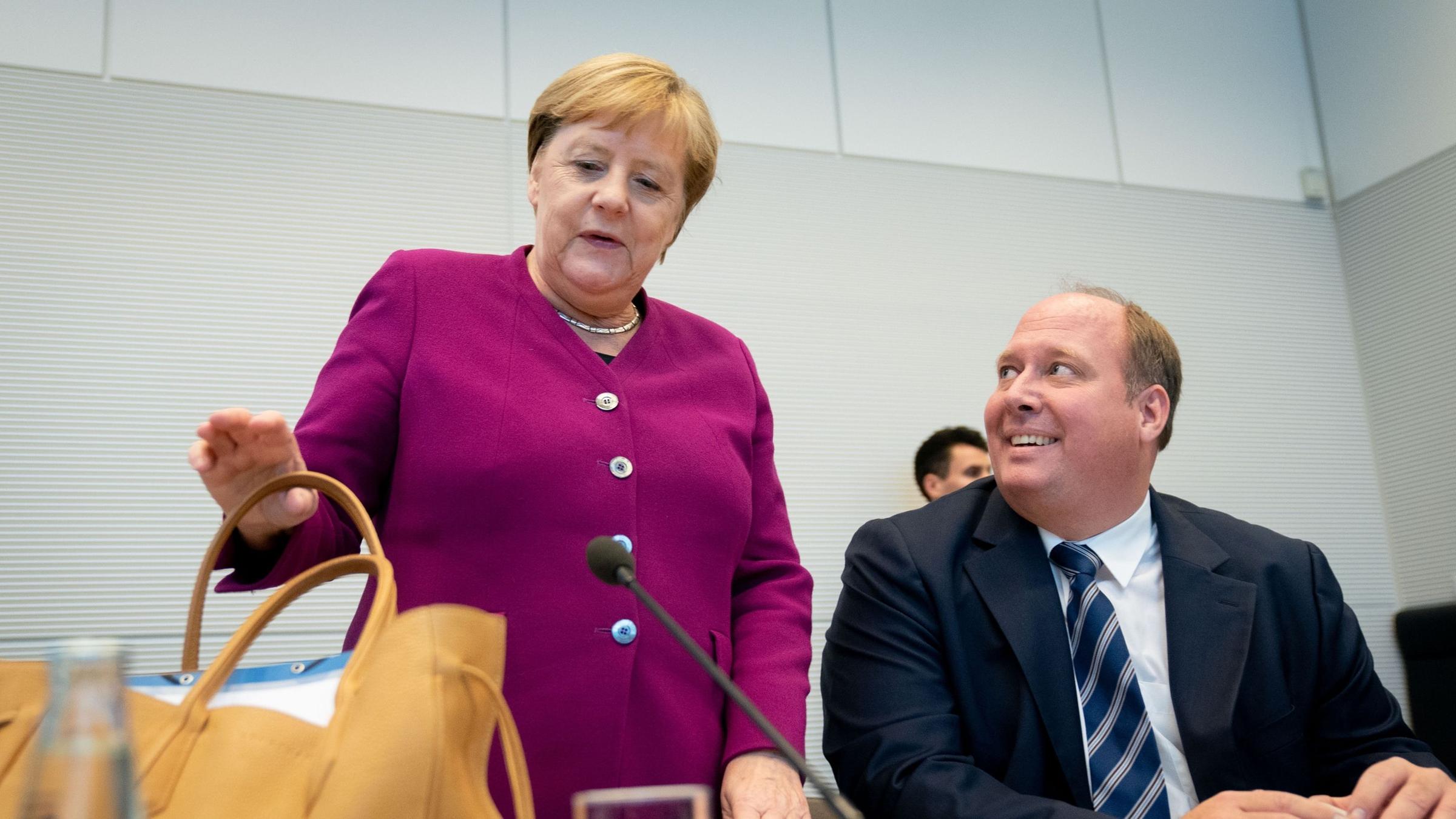Kanzlerin Angela Merkel und Amtschef Helge Braun.