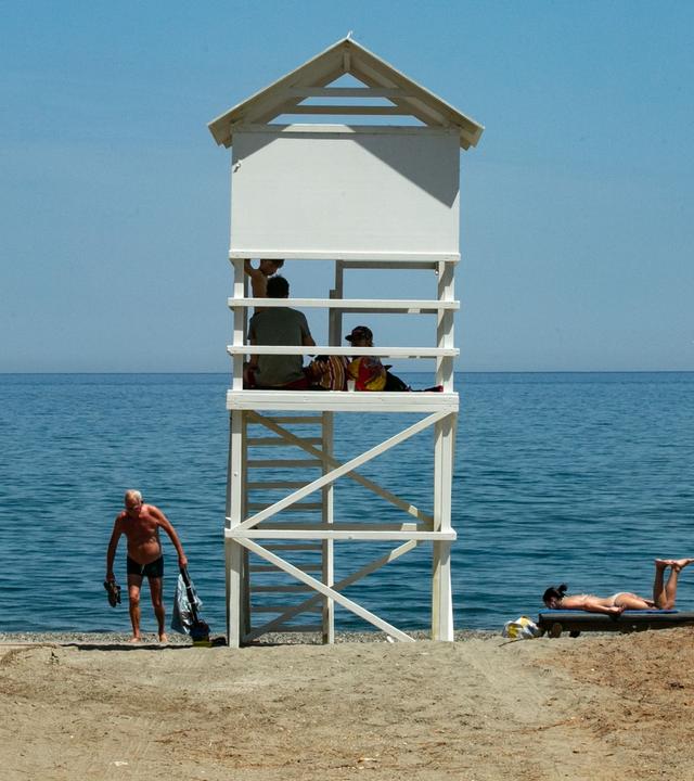 Menschen am Strand von Kreta.