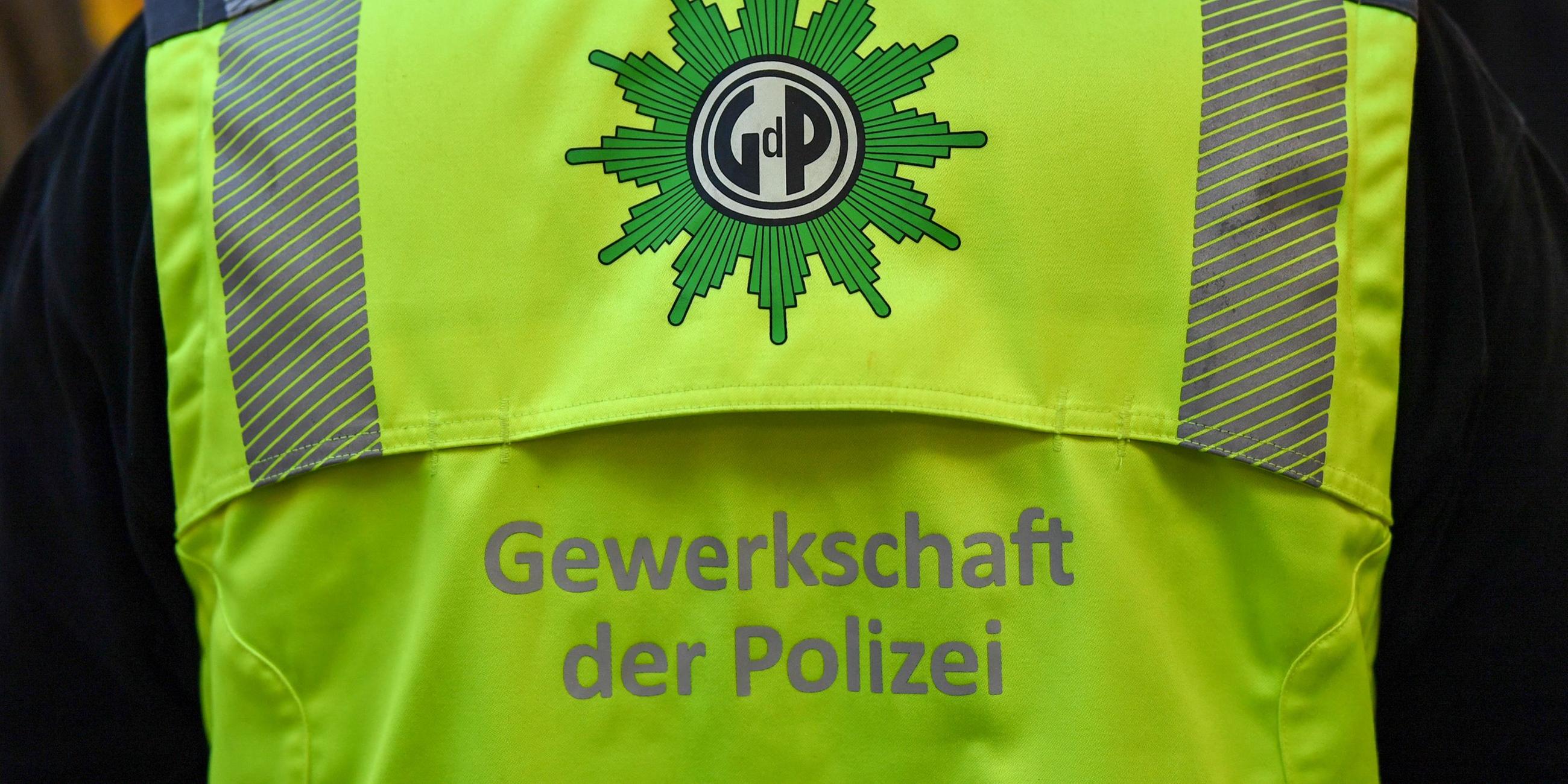 Mitglied der Gewerkschaft der Polizei.