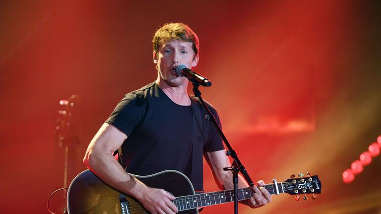 Musiker James Blunt wird ohne Zuschauer auftreten. Archivbild