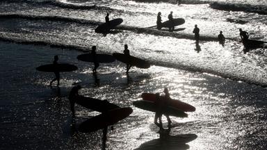 Surfer am Strand von Biarritz am vergangenen Mittwoch.