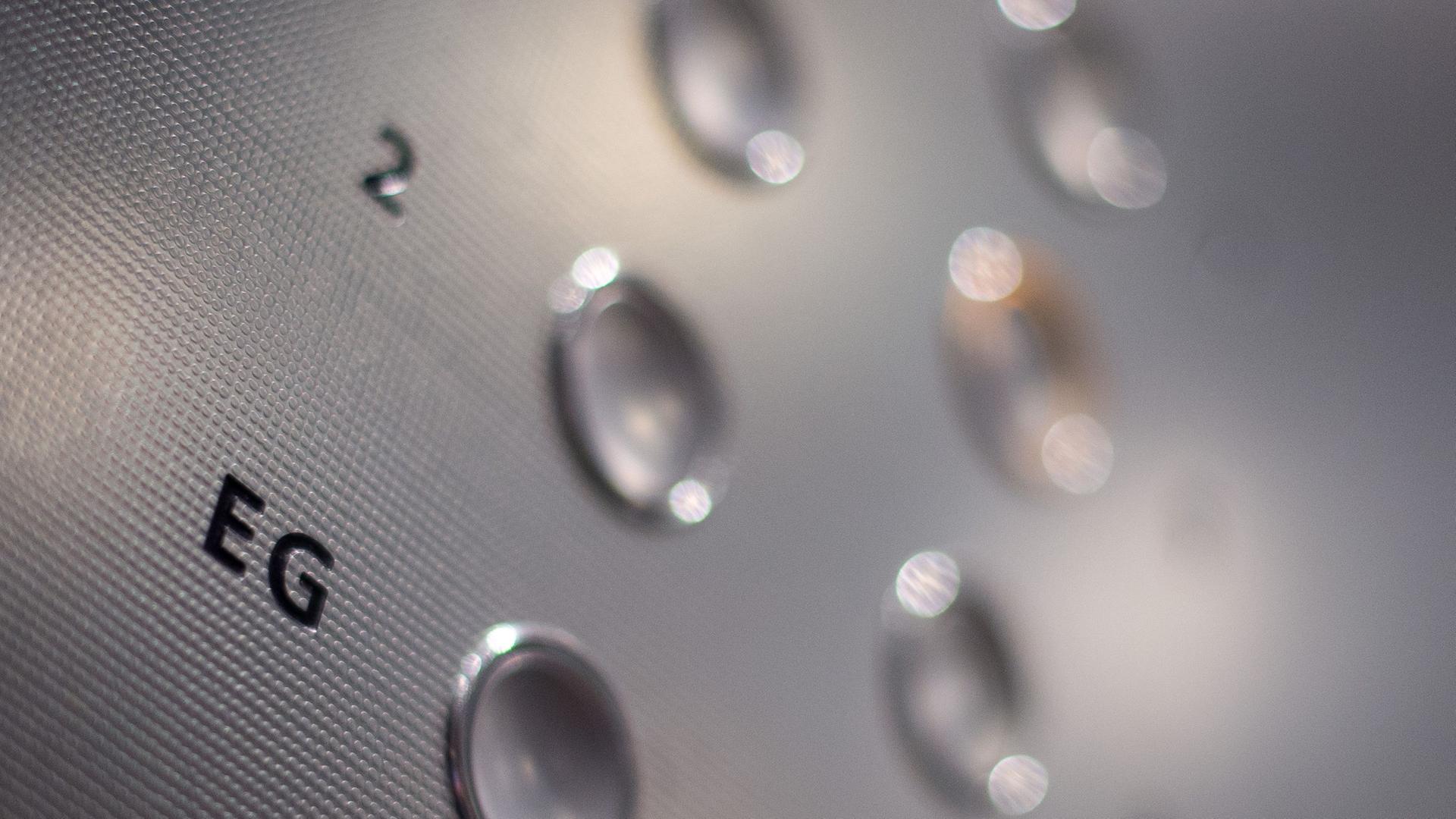 Tasten in einem Fahrstuhl.