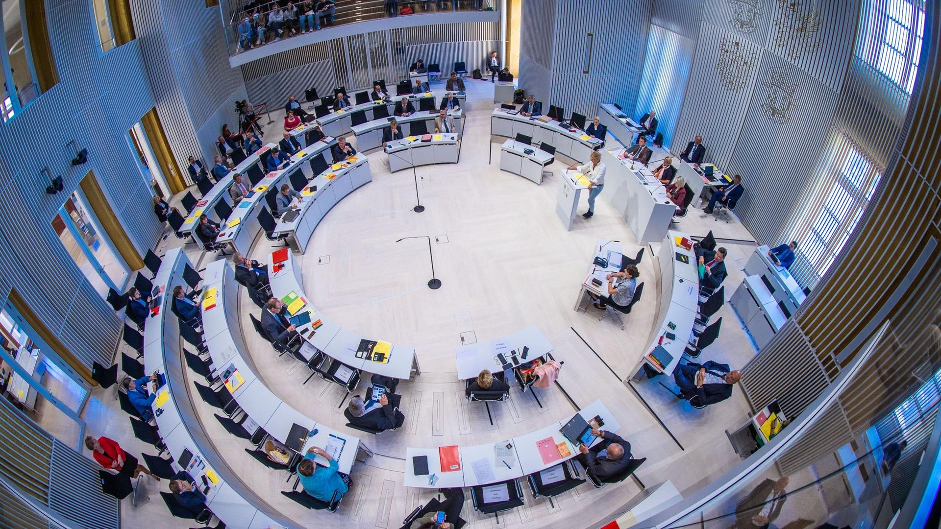 Übersicht über eine Landtagssitzung. Archivbild