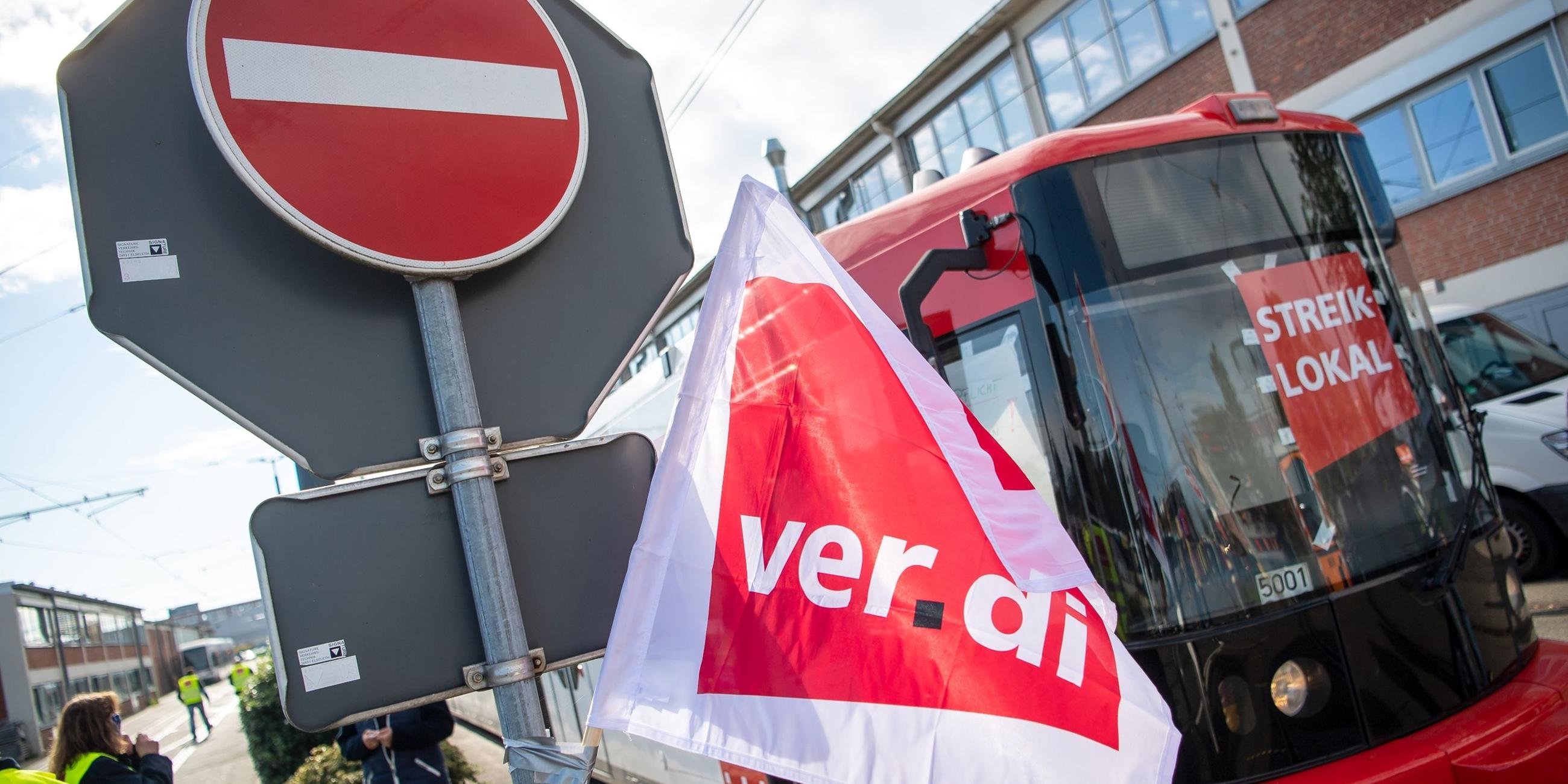 Verdi kündigt weitere Warnstreiks im ÖPNV an.