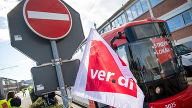 Verdi kündigt weitere Warnstreiks im ÖPNV an.