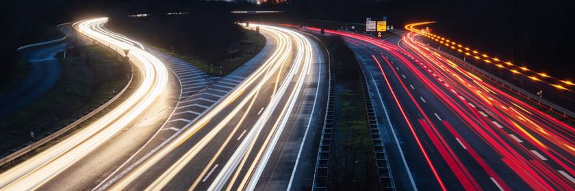 Verkehr auf einer Autobahn.