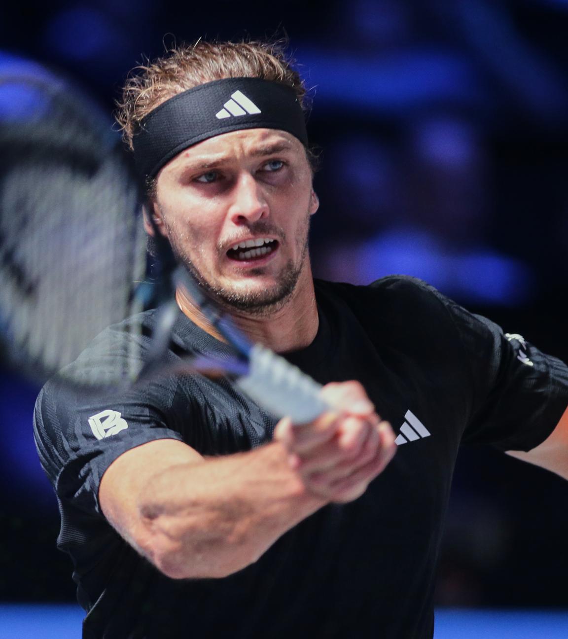 Alexander Zverev in Aktion beim Spiel gegen Jannik Sinner.