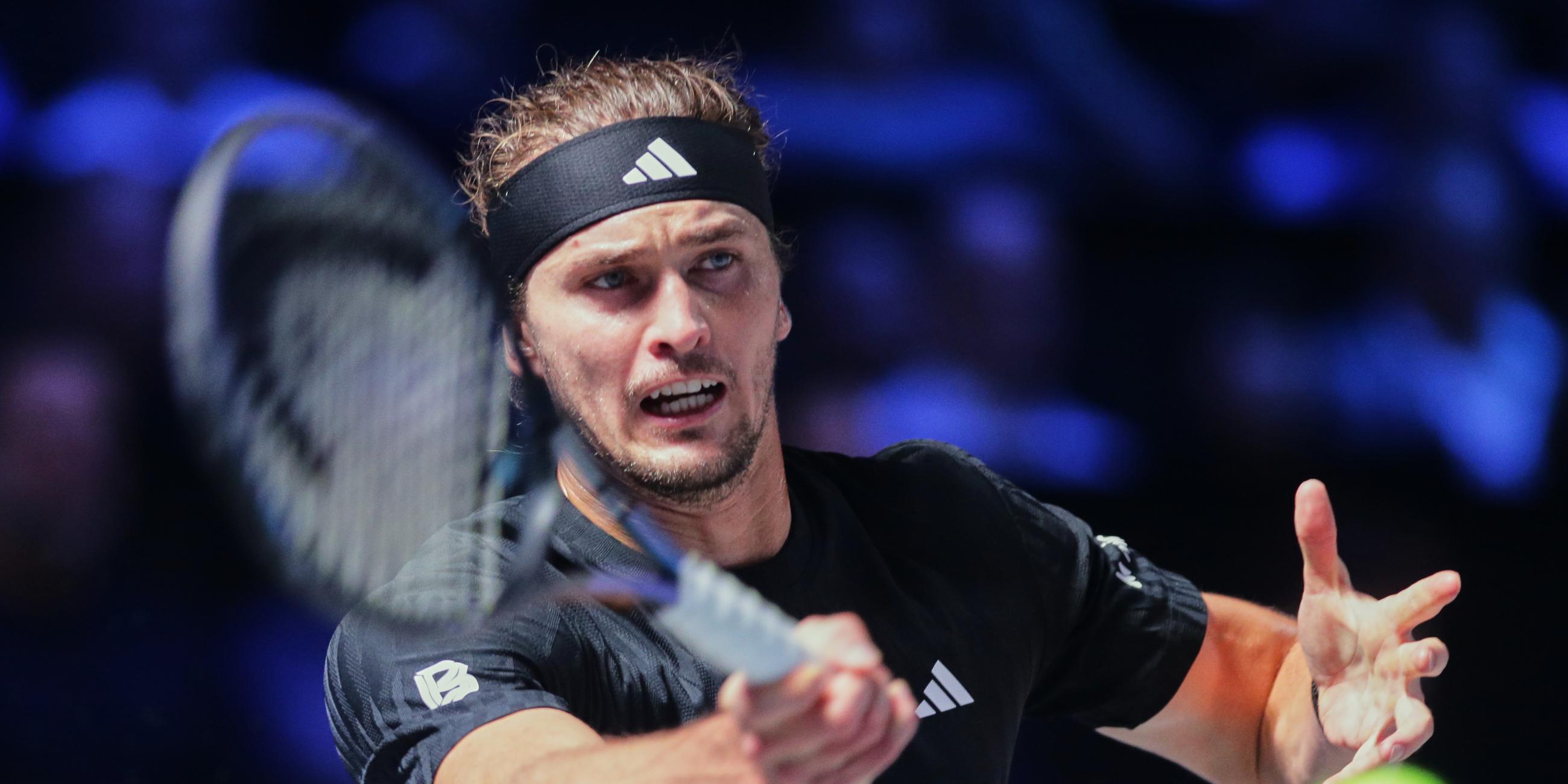 Alexander Zverev in Aktion beim Spiel gegen Jannik Sinner.