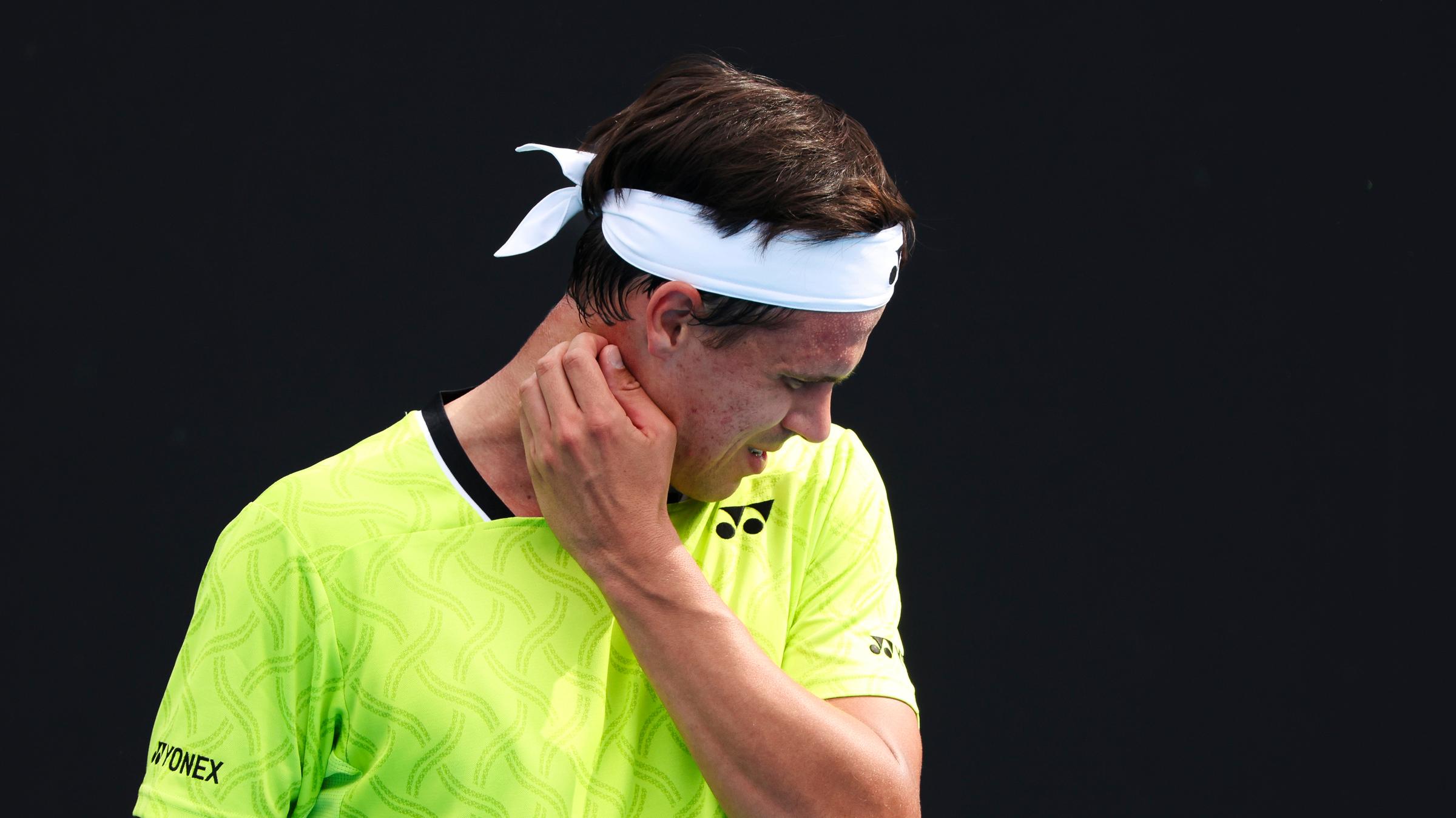 Australien, Melbourne: Tennis: Grand Slam - Australian Open, Herren, 1. Runde. Daniel Altmaier reagiert enttäuscht.