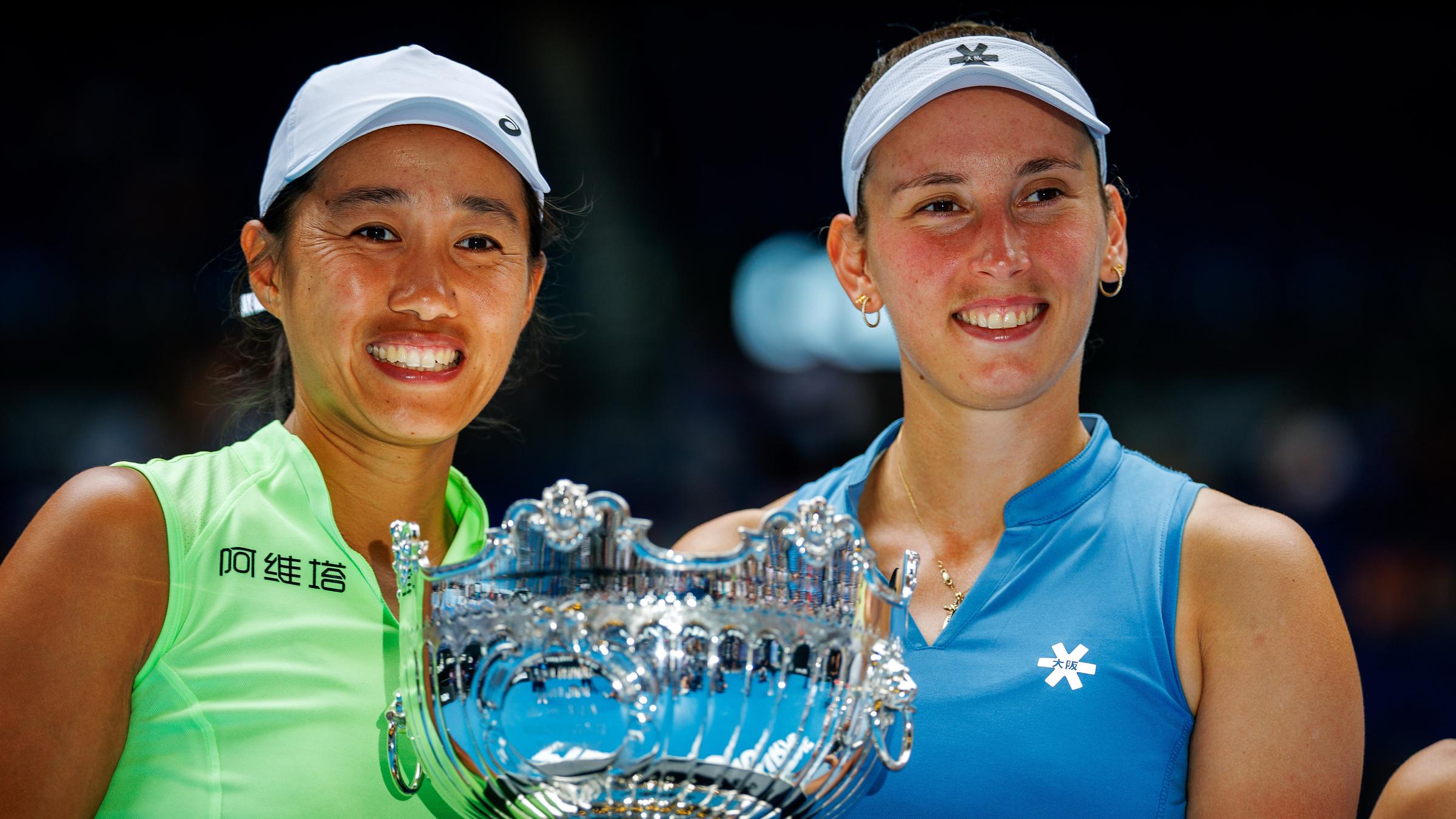 Tennis:  Elise Mertens und Shuai Zhang.