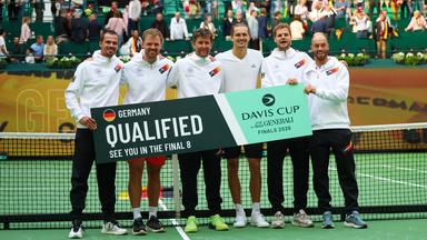 Das deutsche Tennisteam jubelt nach dem Sieg gegen Kroatien über den Einzug in das Finalturnier am 20.09.2026 in Halle.