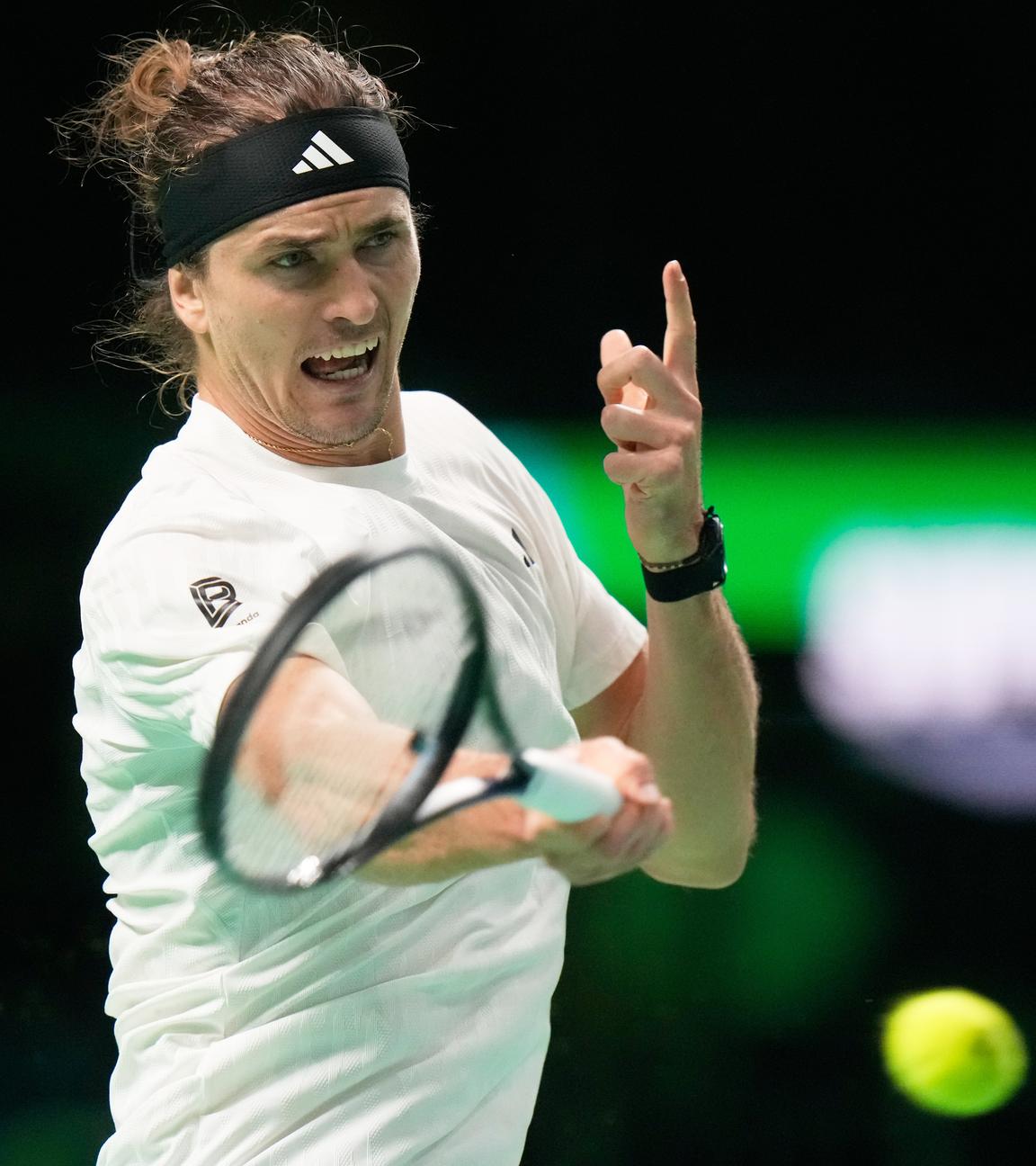 Deutschlands Alexadner Zverev in Aktion beim Spiel gegen den Spanier Jaume Munar.