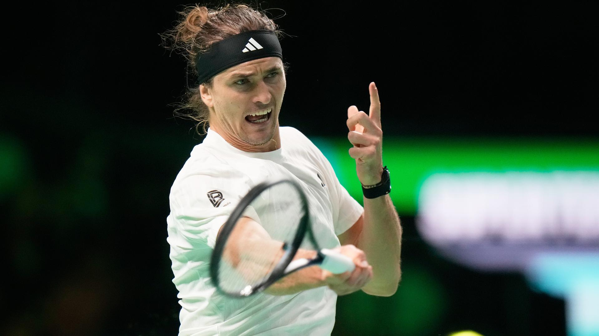 Deutschlands Alexadner Zverev in Aktion beim Spiel gegen den Spanier Jaume Munar.