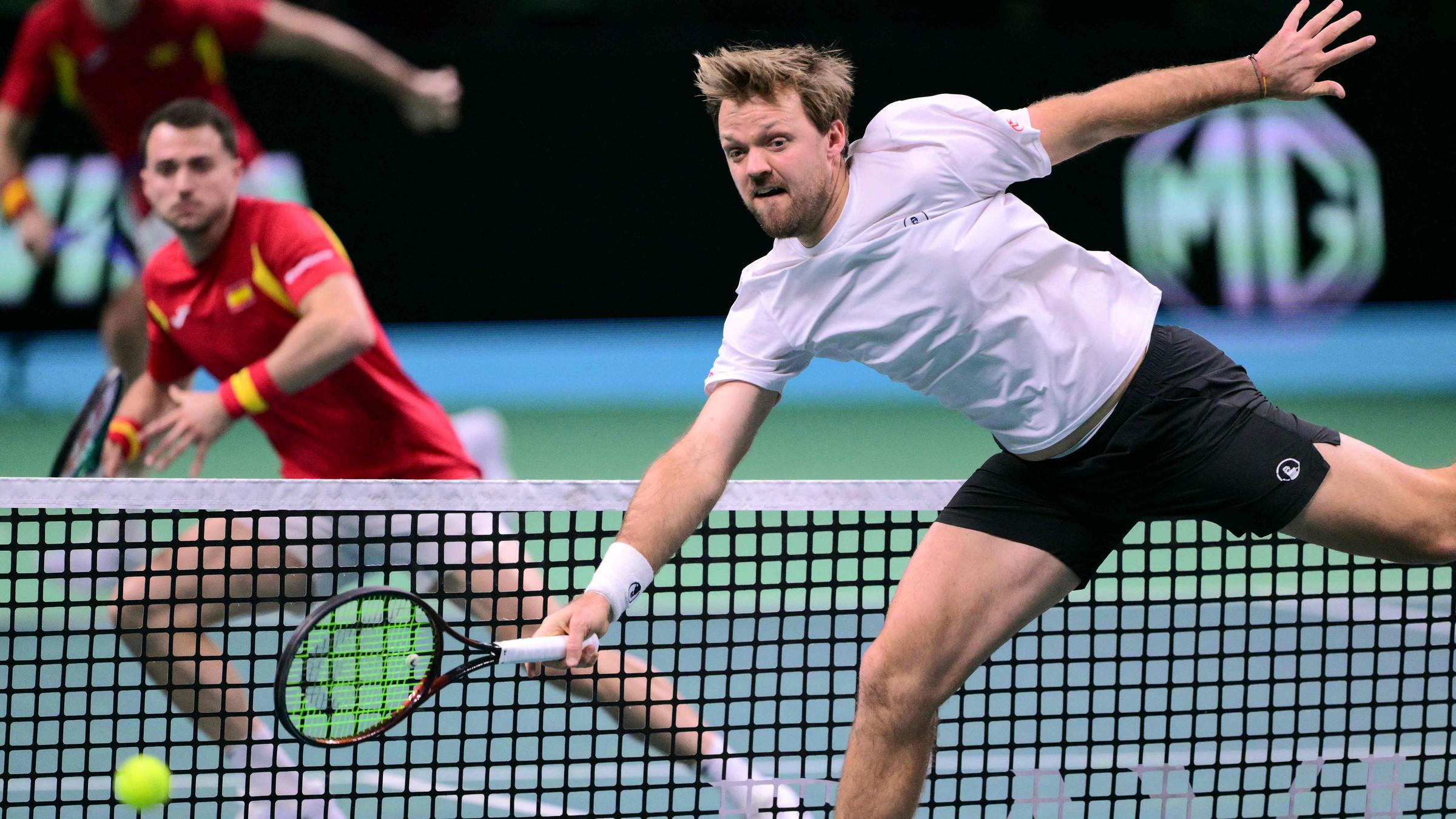 Deutschlands Kevin Krawietz in Aktion beim Spiel gegen Spanien.