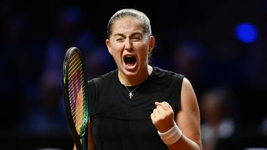 Tennisspielerin Jelena Ostapenko jubelt