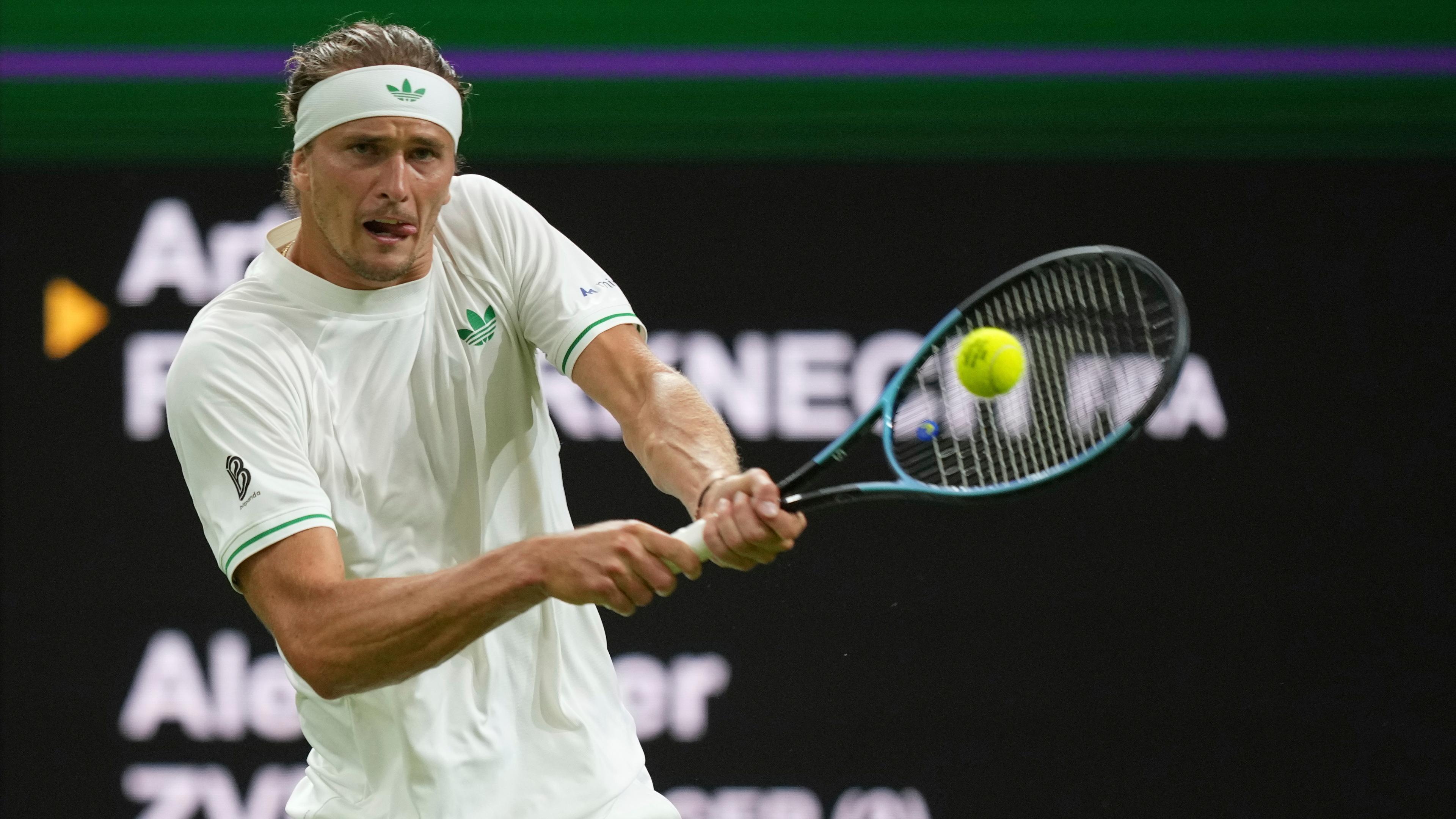 Alexander Zverev aus Deutschland trifft im ersten Herreneinzel der Wimbledon Tennis Championships in London auf Arthur Rinderknech aus Frankreich.