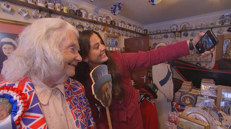 Queen Fan und Reporterin Teresa